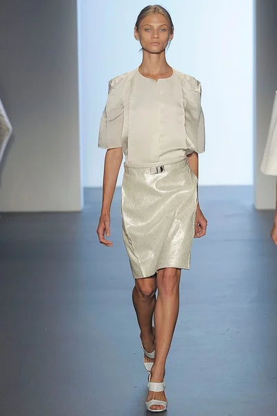 Look 15
